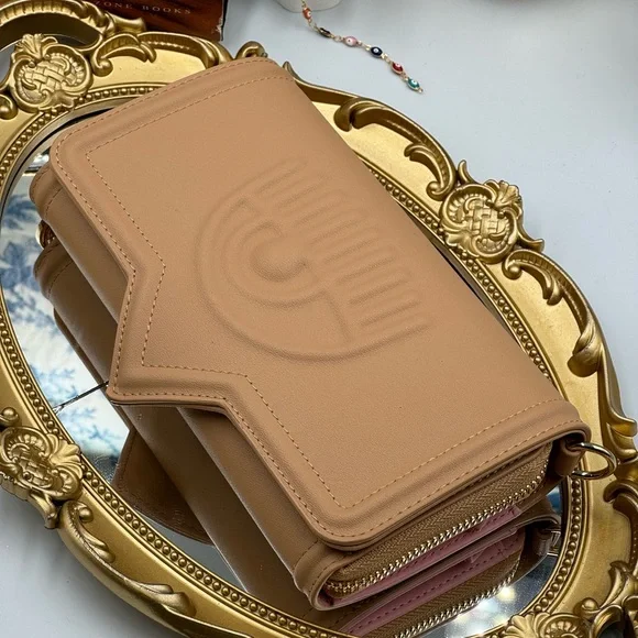 🆕 CHIARA FERRAGNI 🧿 NWOB Eyelike Motif Chain Linked Wallet on Chain, Nude